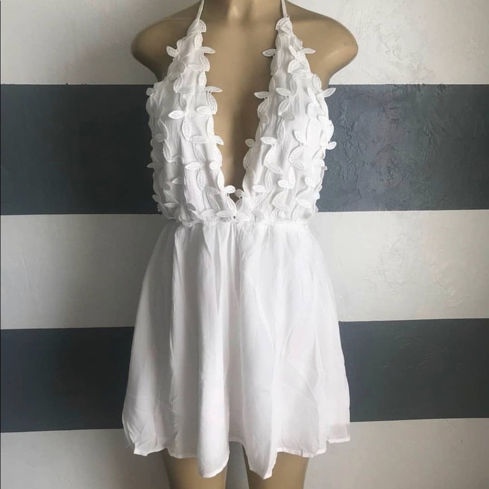 White flower backless dress